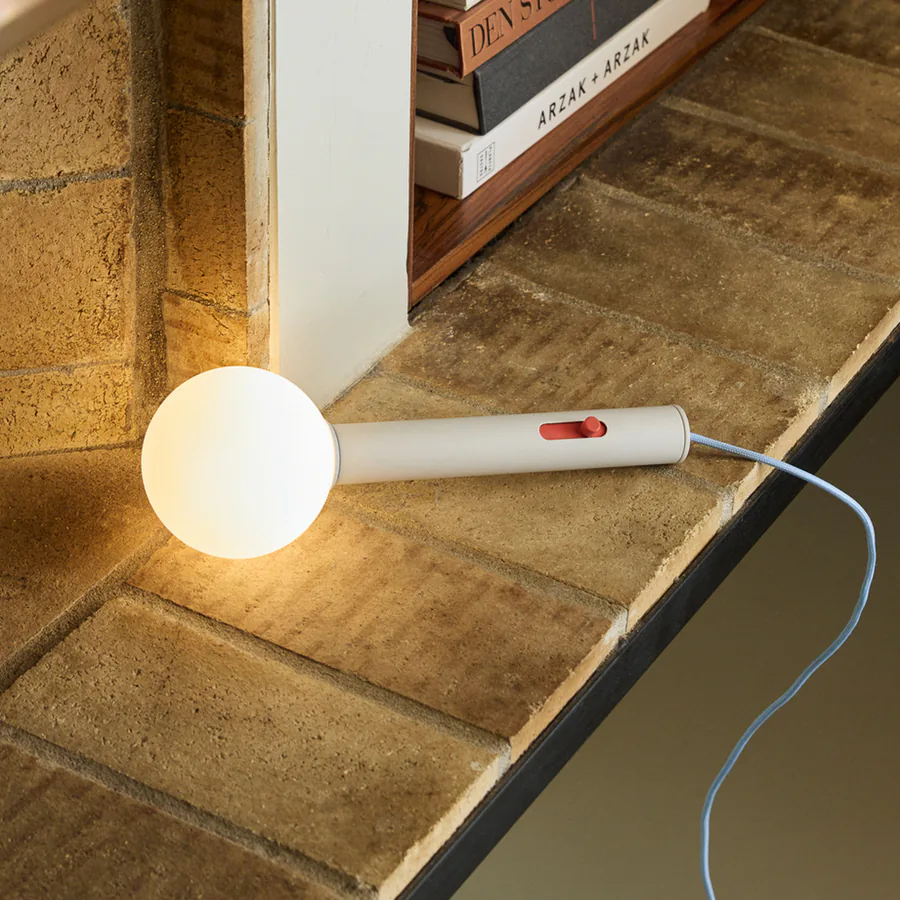 Talk-LED-seinävalaisin, vaaleanharmaa/sininen, pituus 30 cm – Hübsch - Moderni