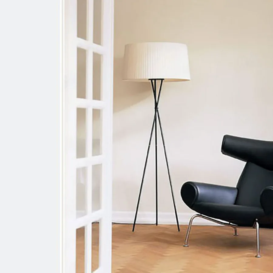 Trípode G5 Lattiavalaisin Black/Natural - Santa & Cole - Olohuone - Design